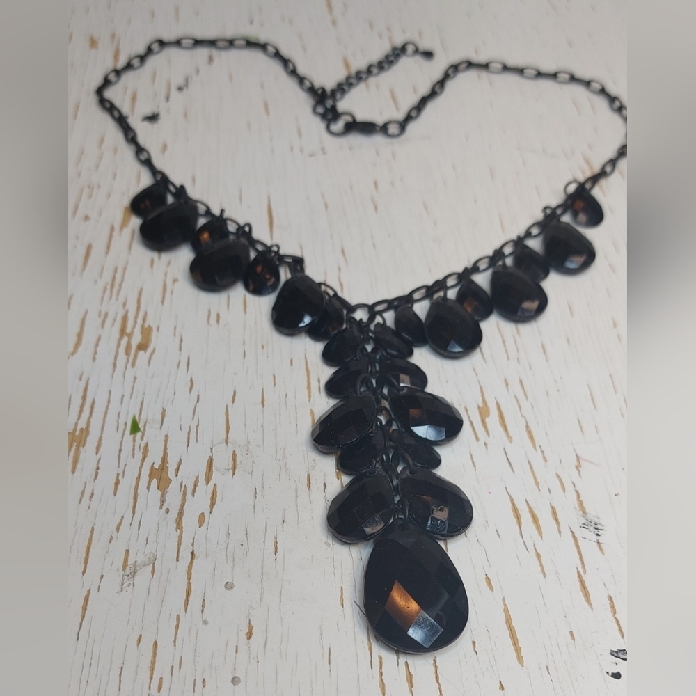 Black Glass Beaded Y Necklace Black Chain and Hanging Tear Drops Jewelry Preppy - Picture 4 of 7